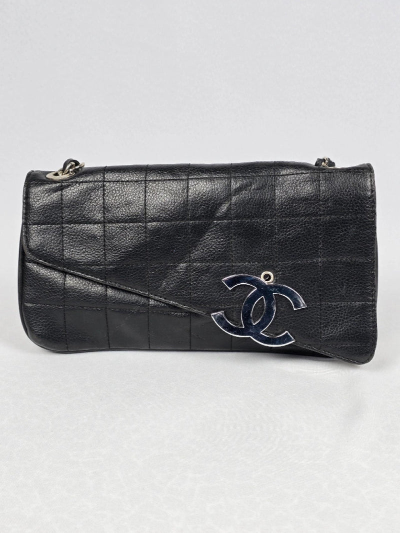 Елегантна черна чанта Chanel – Стил и Класа