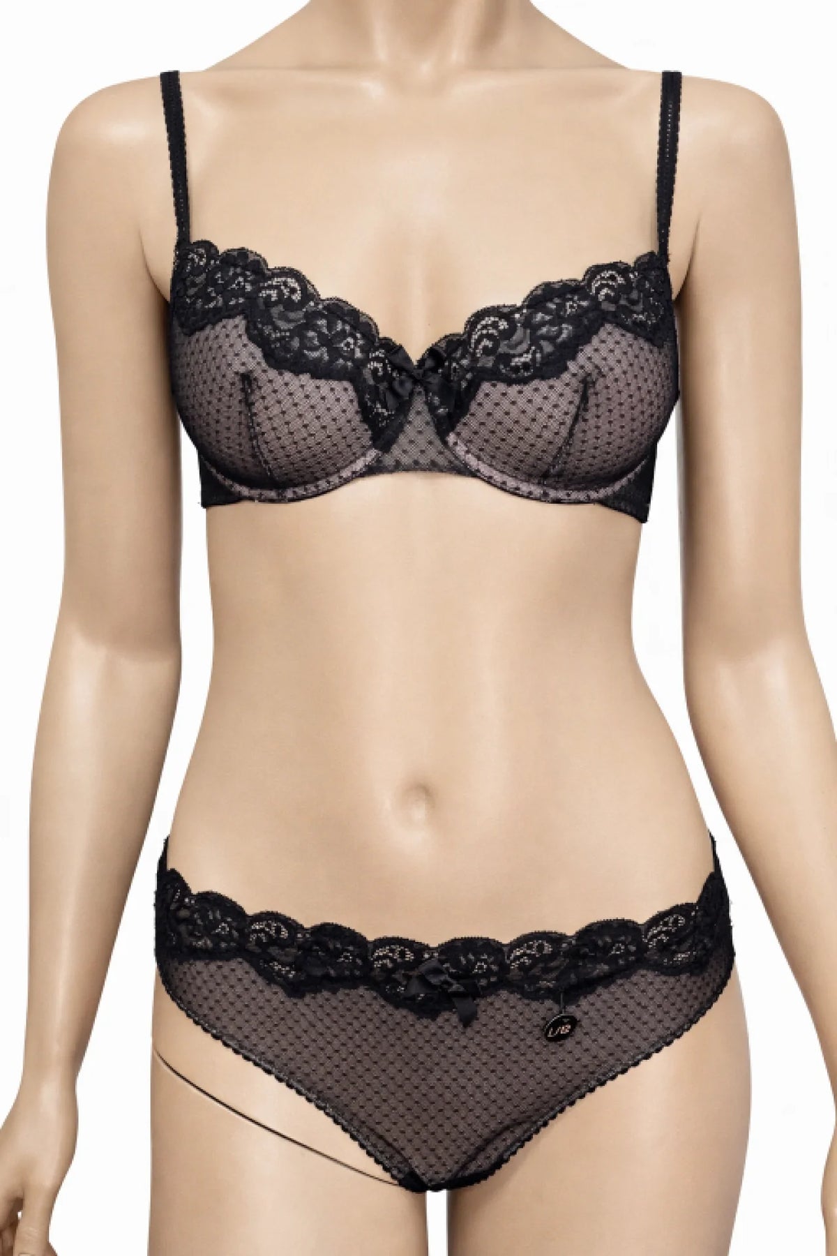 Дамски комплект бельо Hunkemöller с черна дантела – размер L
