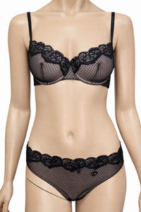 Дамски комплект бельо Hunkemöller с черна дантела – размер L